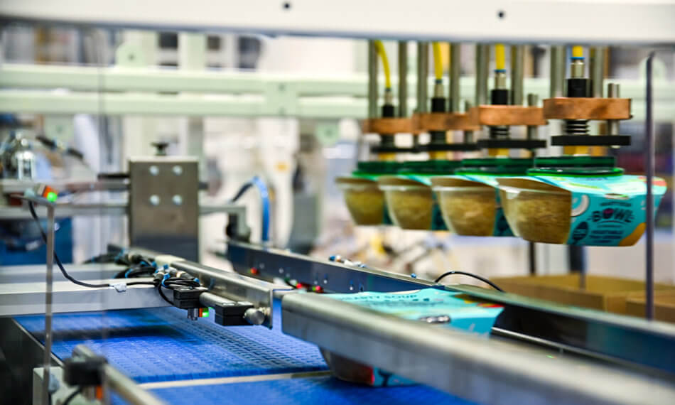 Ready meal case packing automation
